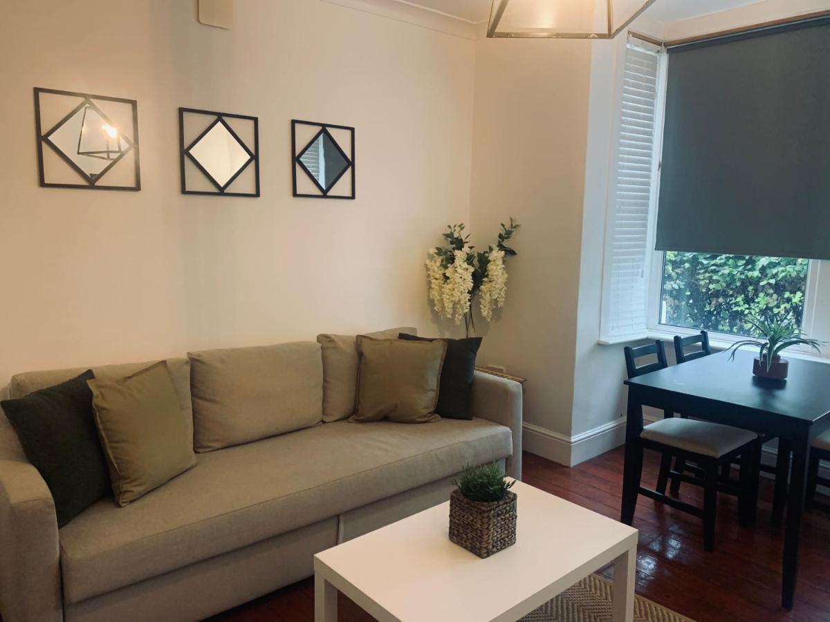 Unique 2 Bedroom Apartment In London/ Excel / Olympic City Close To Central Line Tube Station With Gated Parking Space Ngoại thất bức ảnh