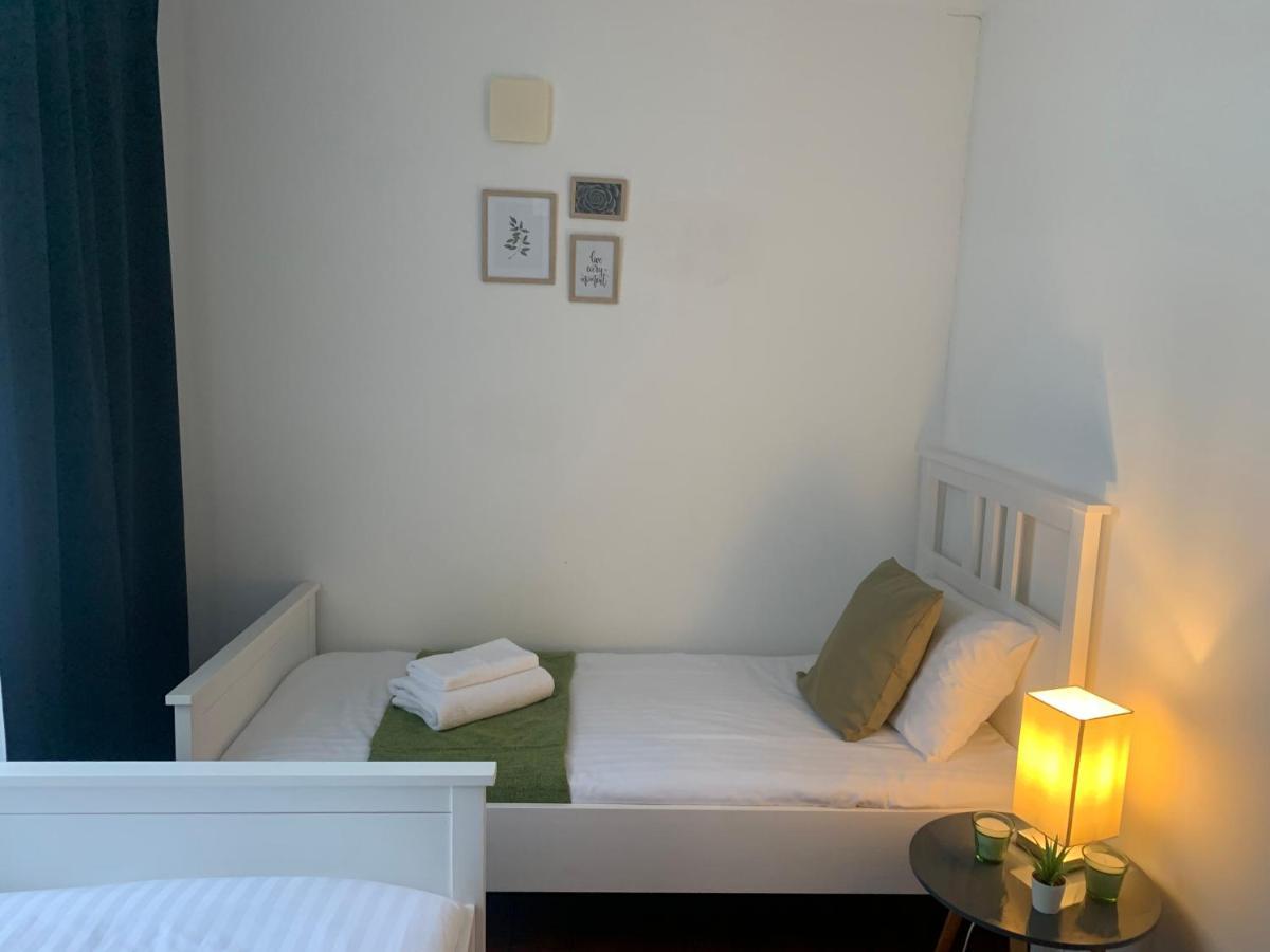 Unique 2 Bedroom Apartment In London/ Excel / Olympic City Close To Central Line Tube Station With Gated Parking Space Ngoại thất bức ảnh