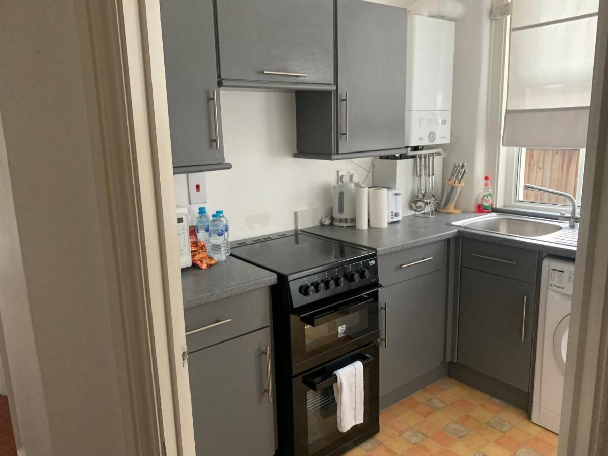 Unique 2 Bedroom Apartment In London/ Excel / Olympic City Close To Central Line Tube Station With Gated Parking Space Ngoại thất bức ảnh